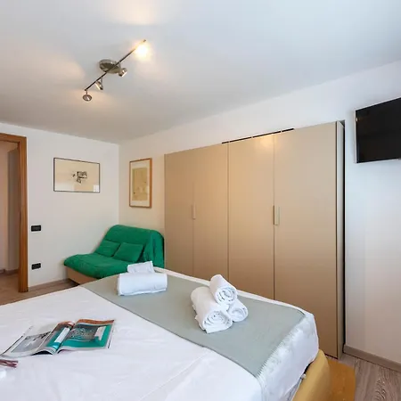 Charming Flat In - Happy